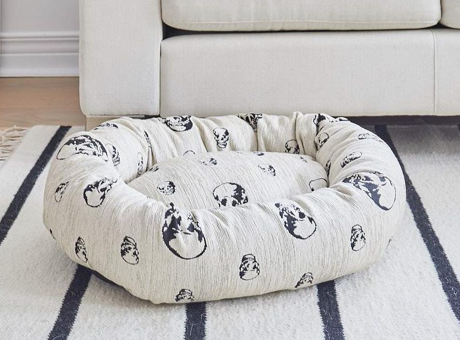 SKULL DONUT DOG BED